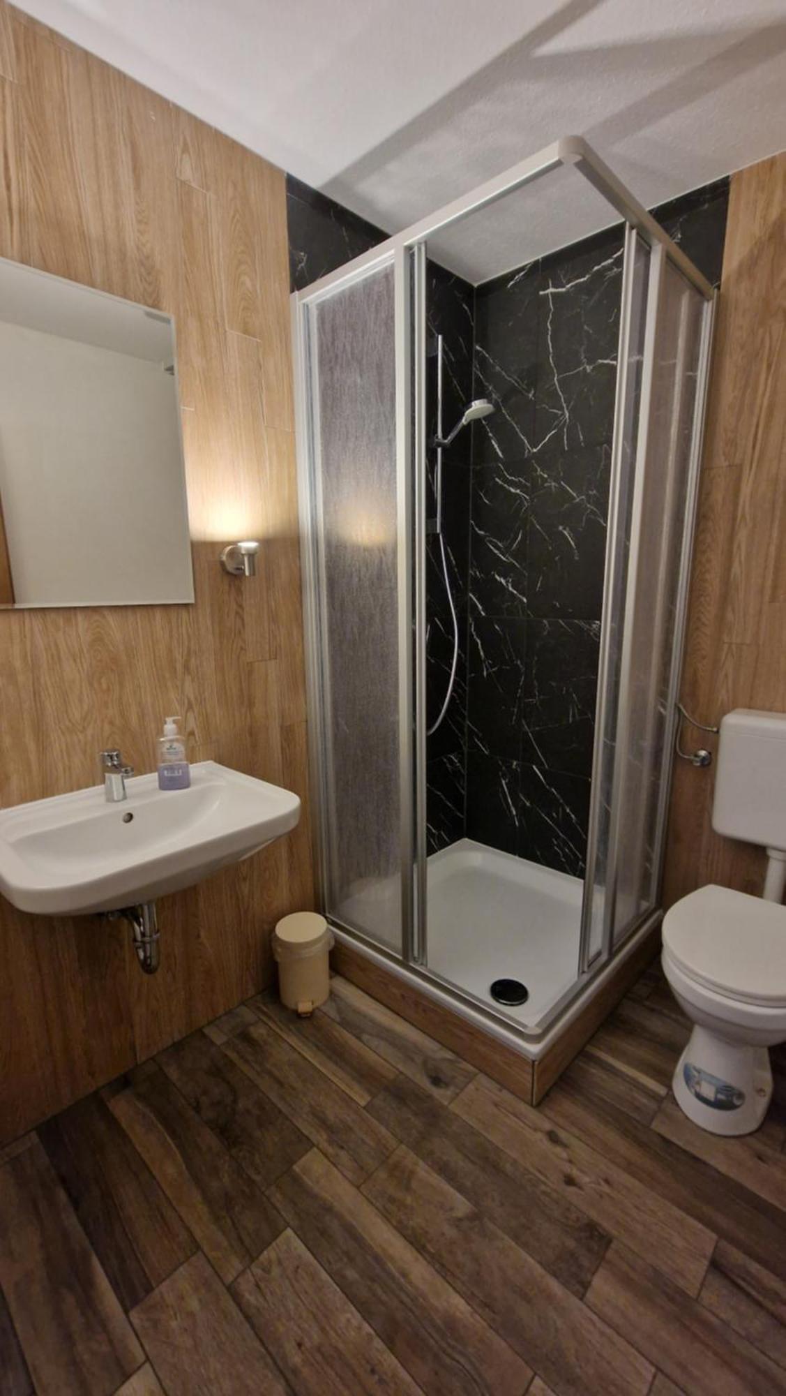Hotel Tini 바트팔링보슈텔 외부 사진