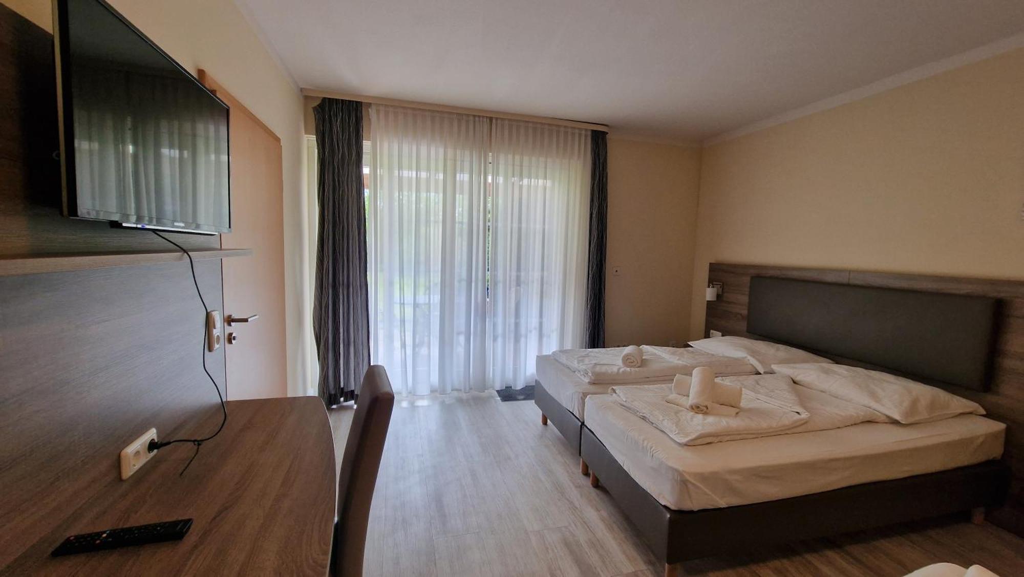 Hotel Tini 바트팔링보슈텔 외부 사진
