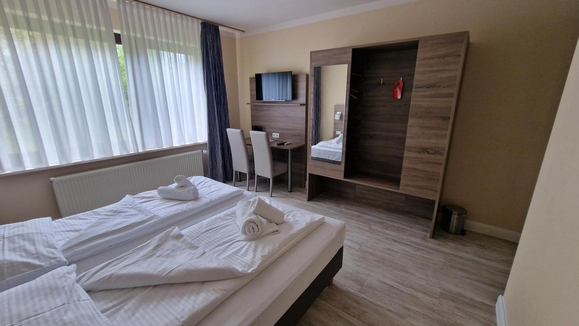 Hotel Tini 바트팔링보슈텔 외부 사진