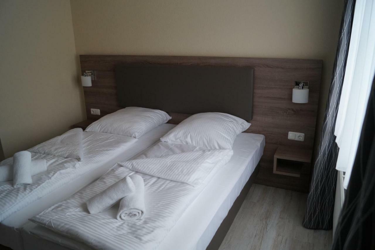 Hotel Tini 바트팔링보슈텔 외부 사진